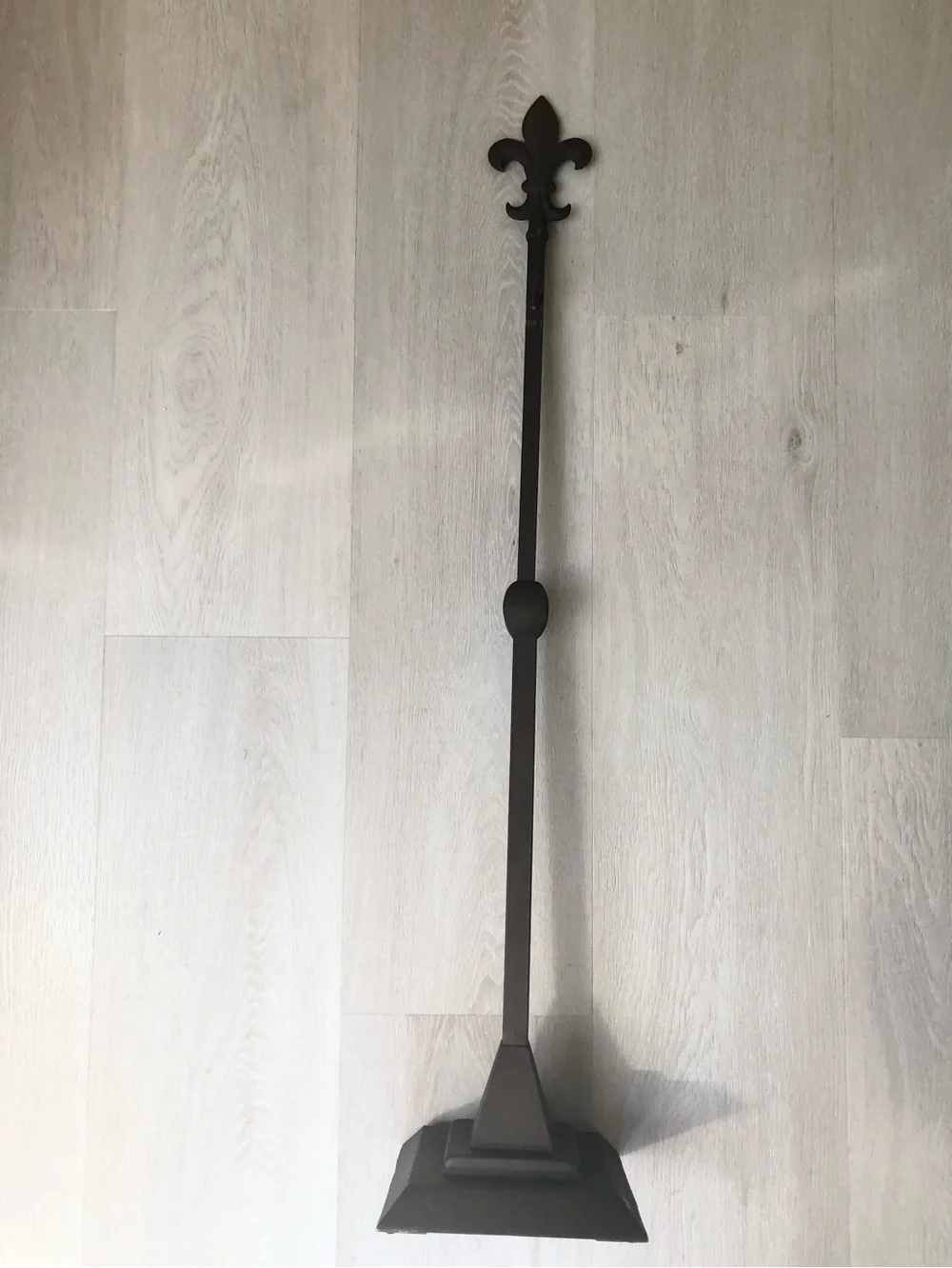 Bronze Metal Fleur-de-lis Adjustable Mantel Tabletop Wreath Stand Holder
